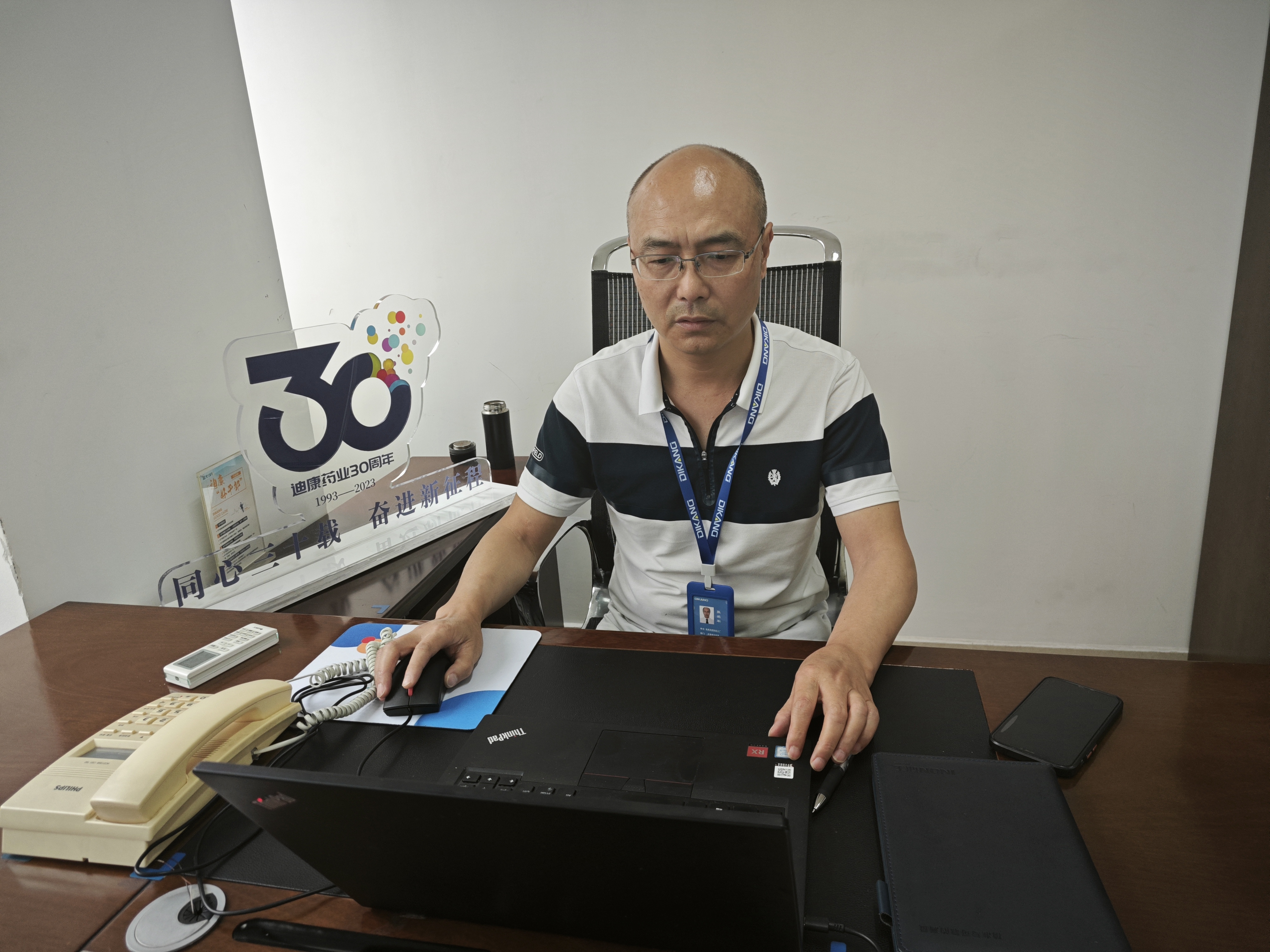 【人生就是博-尊龙凯时药业30周年人物专访】同心30载 同行人生就是博-尊龙凯时人——（九）张爱军：严把质量关 守护人生就是博-尊龙凯时“良心制造”